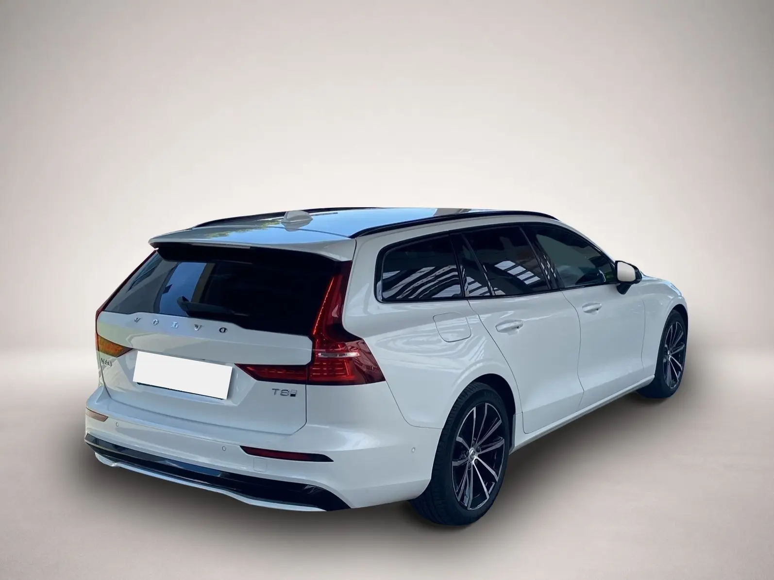 Volvo V60 4x4 2,0 335 kW Automatik Baujahr 2024, weiß, 23.990 km, Deutschland — Foto 5 von 8