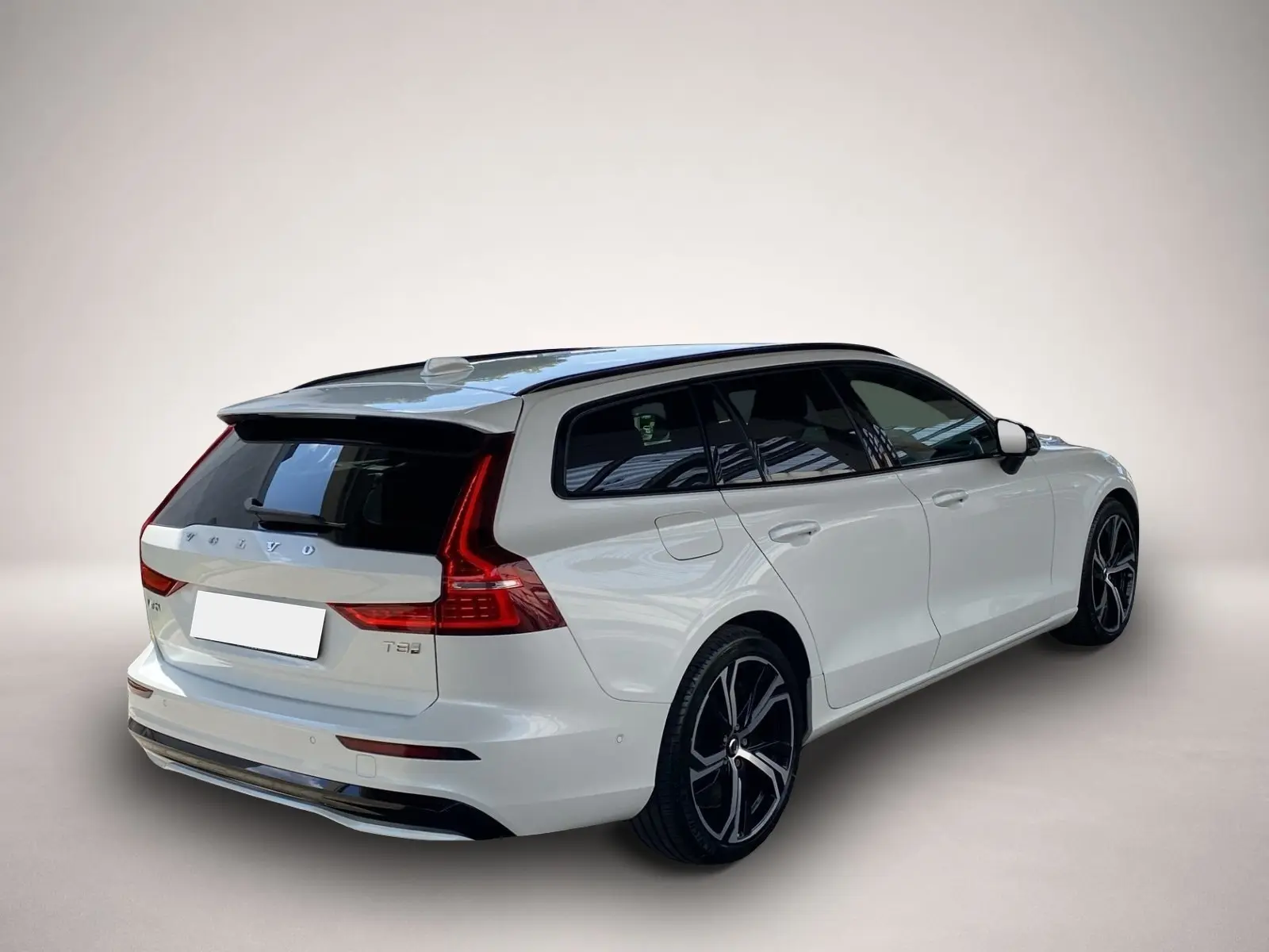 Volvo V60 4x4 2,0 335 kW Automatik Baujahr 2024, weiß, 23.000 km, Deutschland — Foto 5 von 8