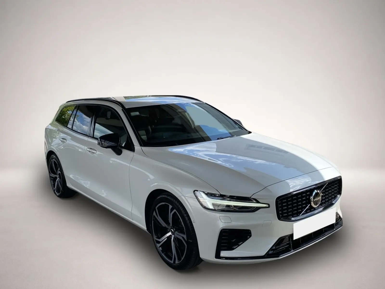 Volvo V60 4x4 2,0 335 kW Automatik Baujahr 2024, weiß, 23.000 km, Deutschland — Foto 6 von 8