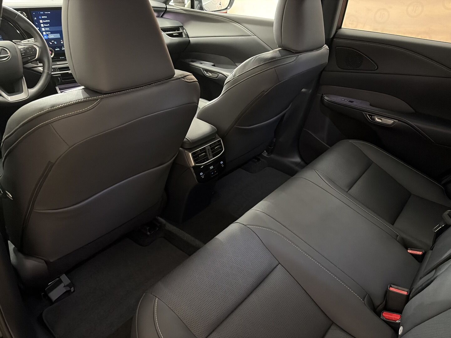 Lexus Nx Automatik Baujahr 2025, 19.639 km, Polen — Foto 12 von 55