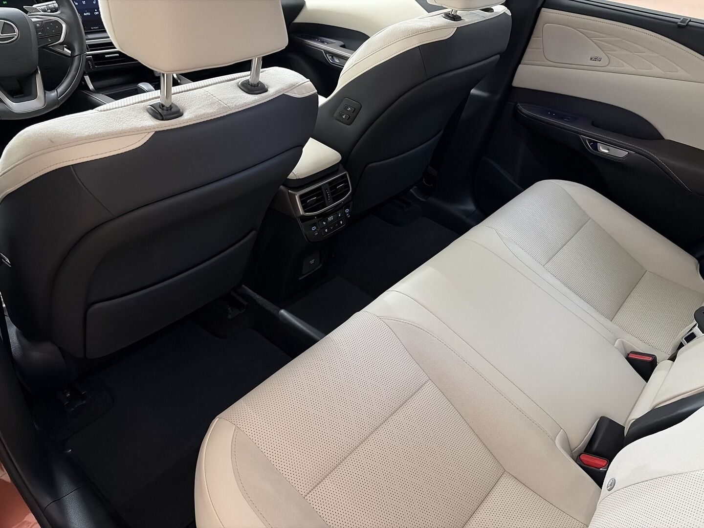 Lexus Nx 2,5 Automatik Baujahr 2023, 67.941 km, Polen — Foto 11 von 57