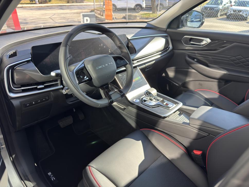 BAIC x7 1,5 138 kW Automatik, Slowakei — Foto 7 von 16