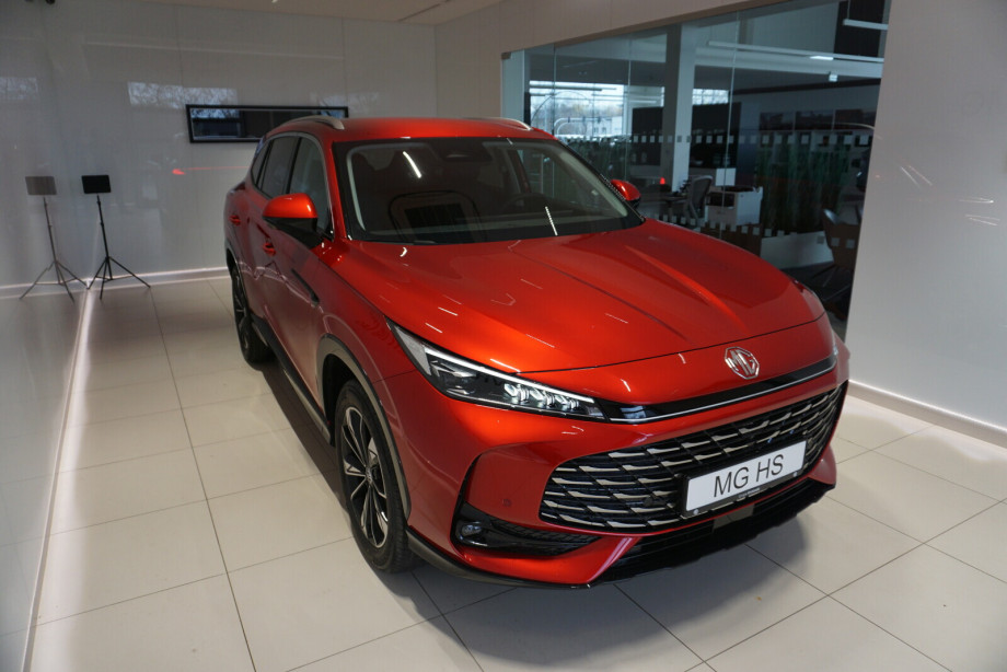 MG EHS PHEV 1.5T 21kWh Automatik Baujahr 2025, czerwony, 5.000 km, Polen — Foto 4 von 8
