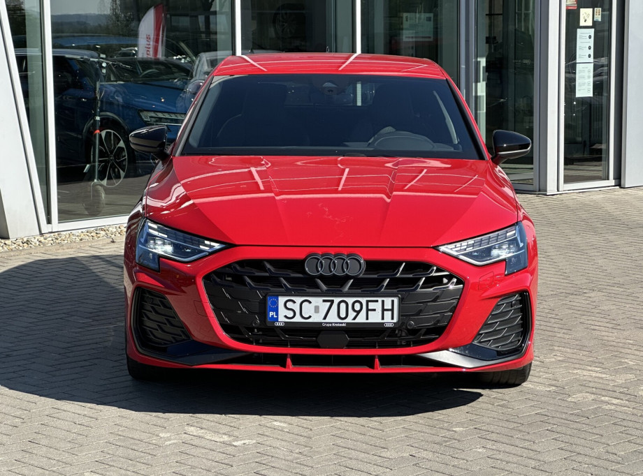 Audi A3 TFSI 200 kW Automatik Baujahr 2025, czerwony, 21.000 km, Polen — Foto 2 von 8
