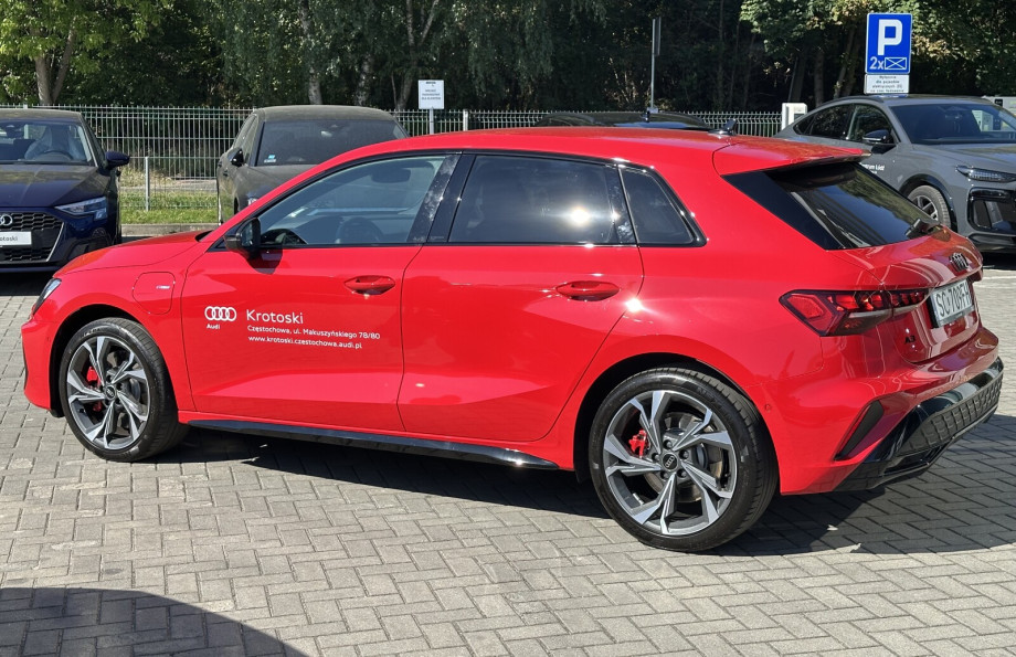 Audi A3 TFSI 200 kW Automatik Baujahr 2025, czerwony, 21.000 km, Polen — Foto 6 von 8