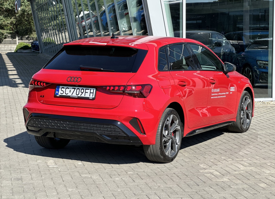 Audi A3 TFSI 200 kW Automatik Baujahr 2025, czerwony, 21.000 km, Polen — Foto 7 von 8
