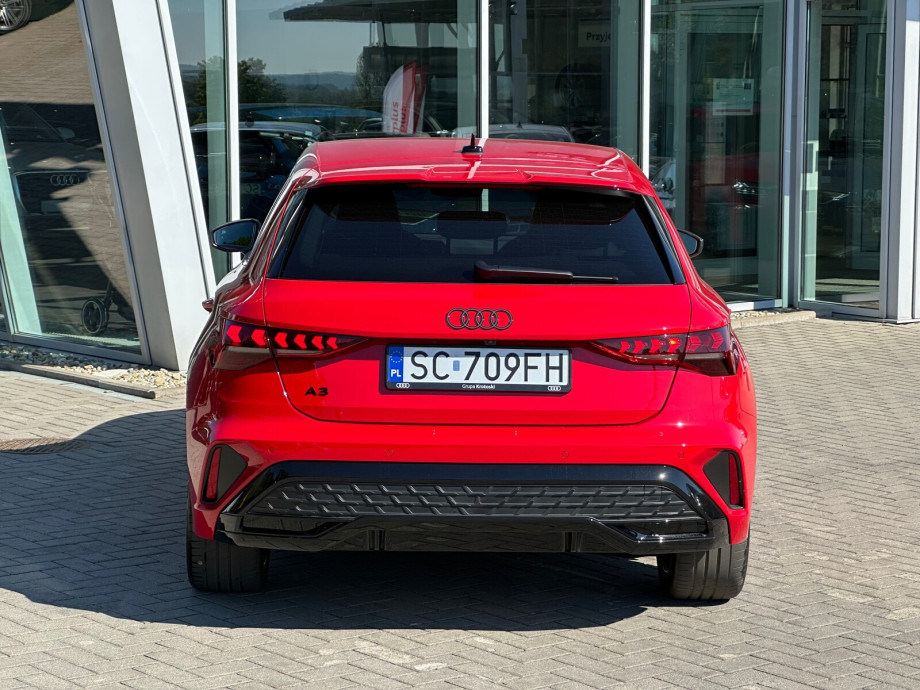 Audi A3 TFSI 200 kW Automatik Baujahr 2025, czerwony, 21.000 km, Polen — Foto 8 von 8