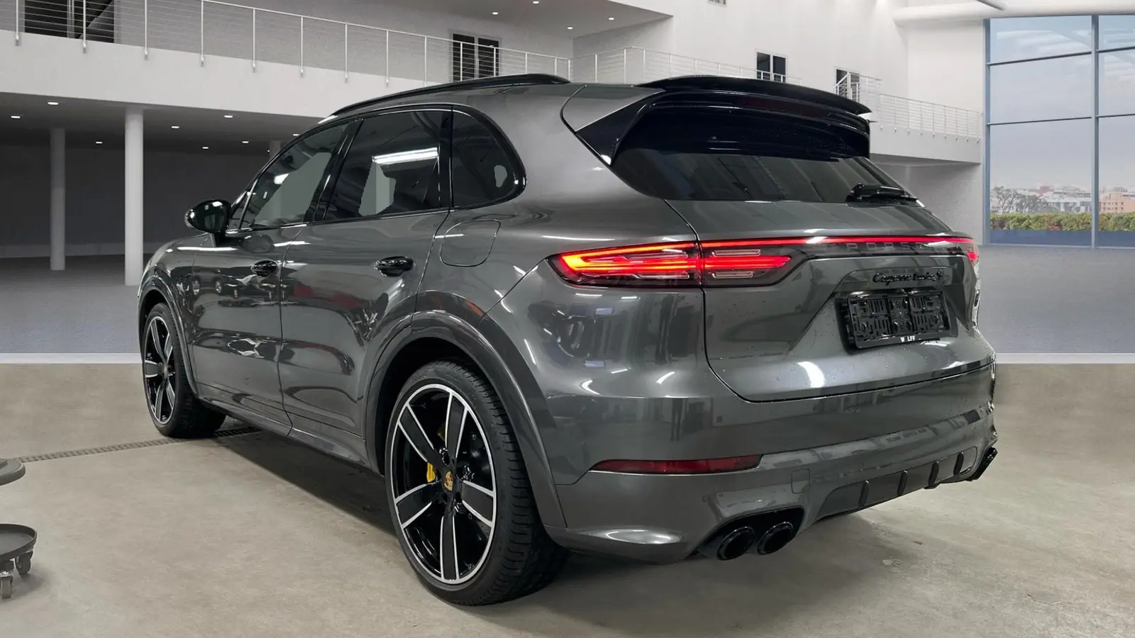 Porsche Cayenne 4x4 4,0 500 kW Automatik Baujahr 2019, grau, 71.136 km, Deutschland — Foto 5 von 11