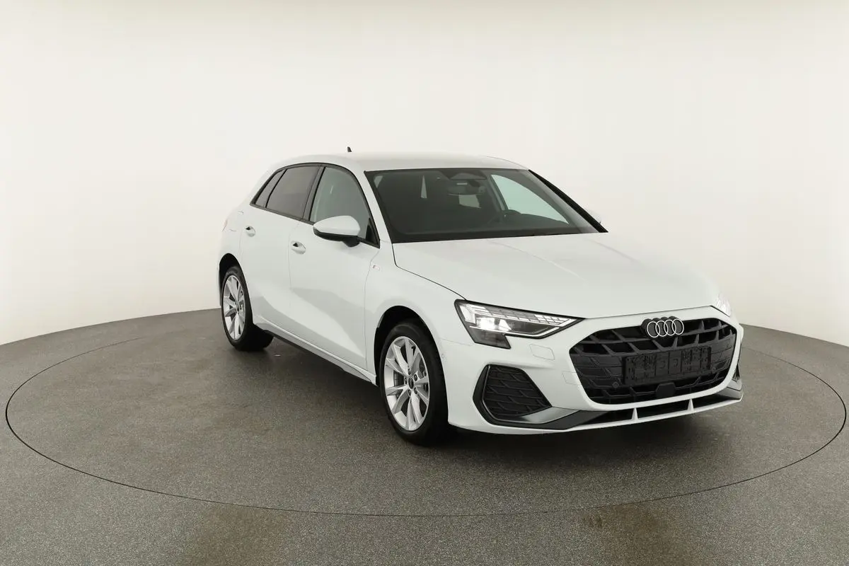 Audi A3 1,5 110 kW TFSI Automatik Baujahr 2026, weiß, 10 km, Deutschland — Foto 11 von 40