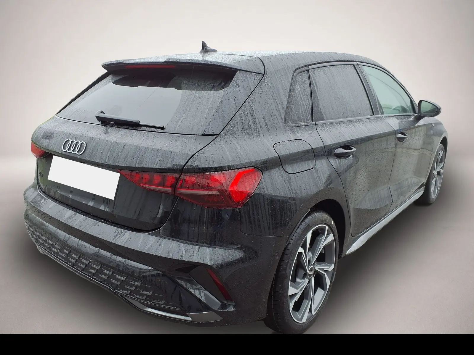 Audi A3 1,5 110 kW TFSI Automatik, schwarz, 50 km, Deutschland — Foto 3 von 4
