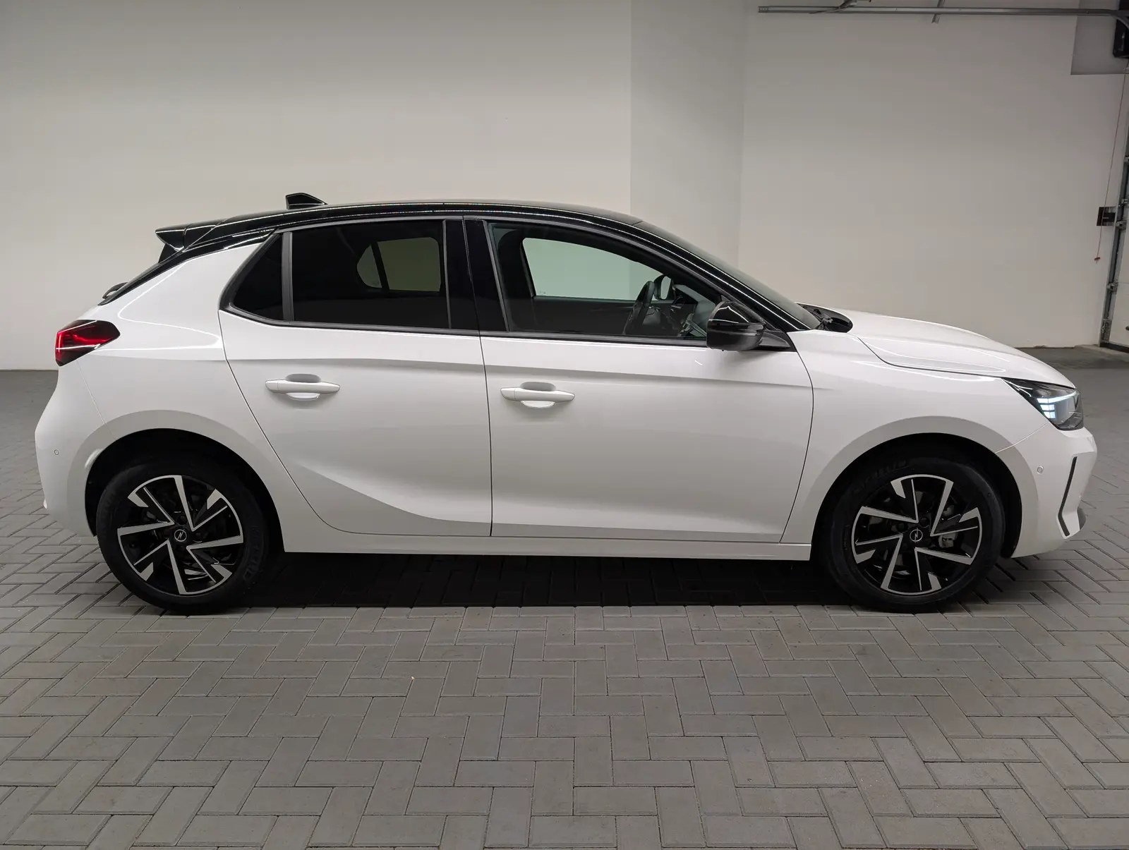 Opel Corsa 1,2 74 kW Schaltgetriebe, weiß, 10 km, Deutschland — Foto 5 von 19