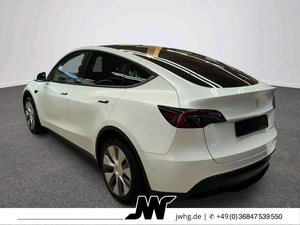 Tesla Model Y 4x4 378 kW Automatik Baujahr 2023, weiß, 49.080 km, Deutschland — Foto 3 von 11