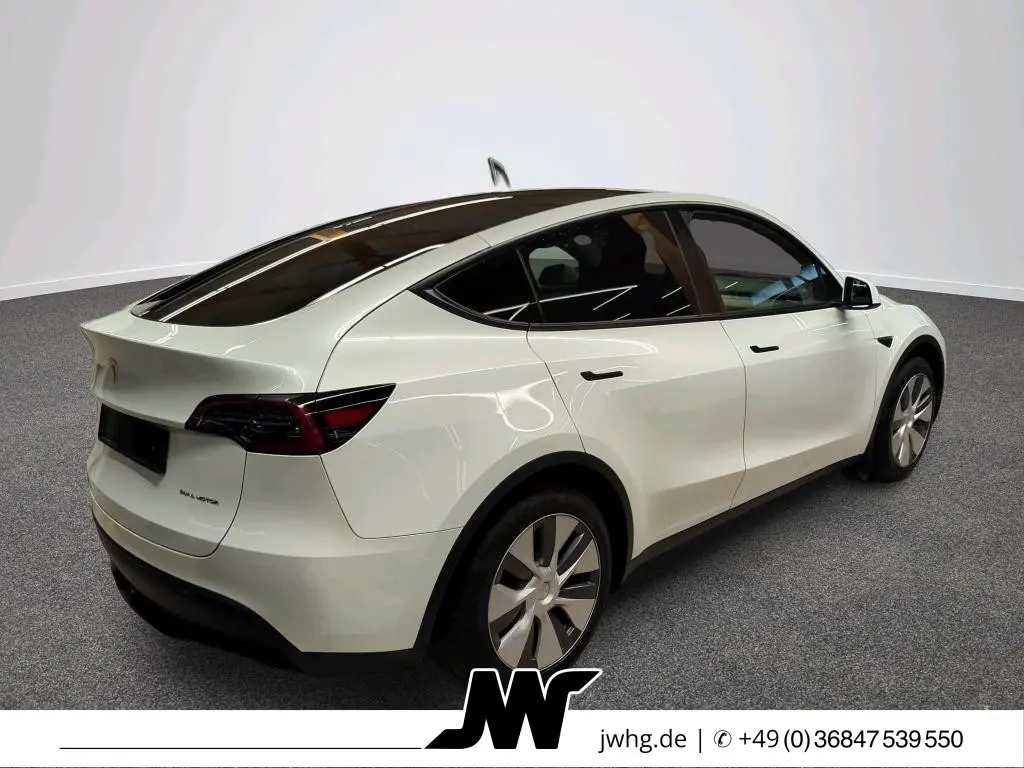 Tesla Model Y 4x4 378 kW Automatik Baujahr 2023, weiß, 49.080 km, Deutschland — Foto 4 von 11