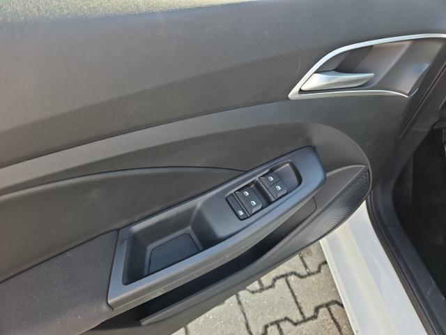 MG MG3 Schaltgetriebe Baujahr 2024, 100 km, Deutschland — Foto 10 von 27