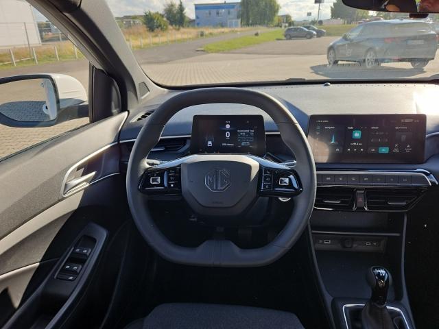 MG MG3 Schaltgetriebe Baujahr 2024, 100 km, Deutschland — Foto 11 von 27